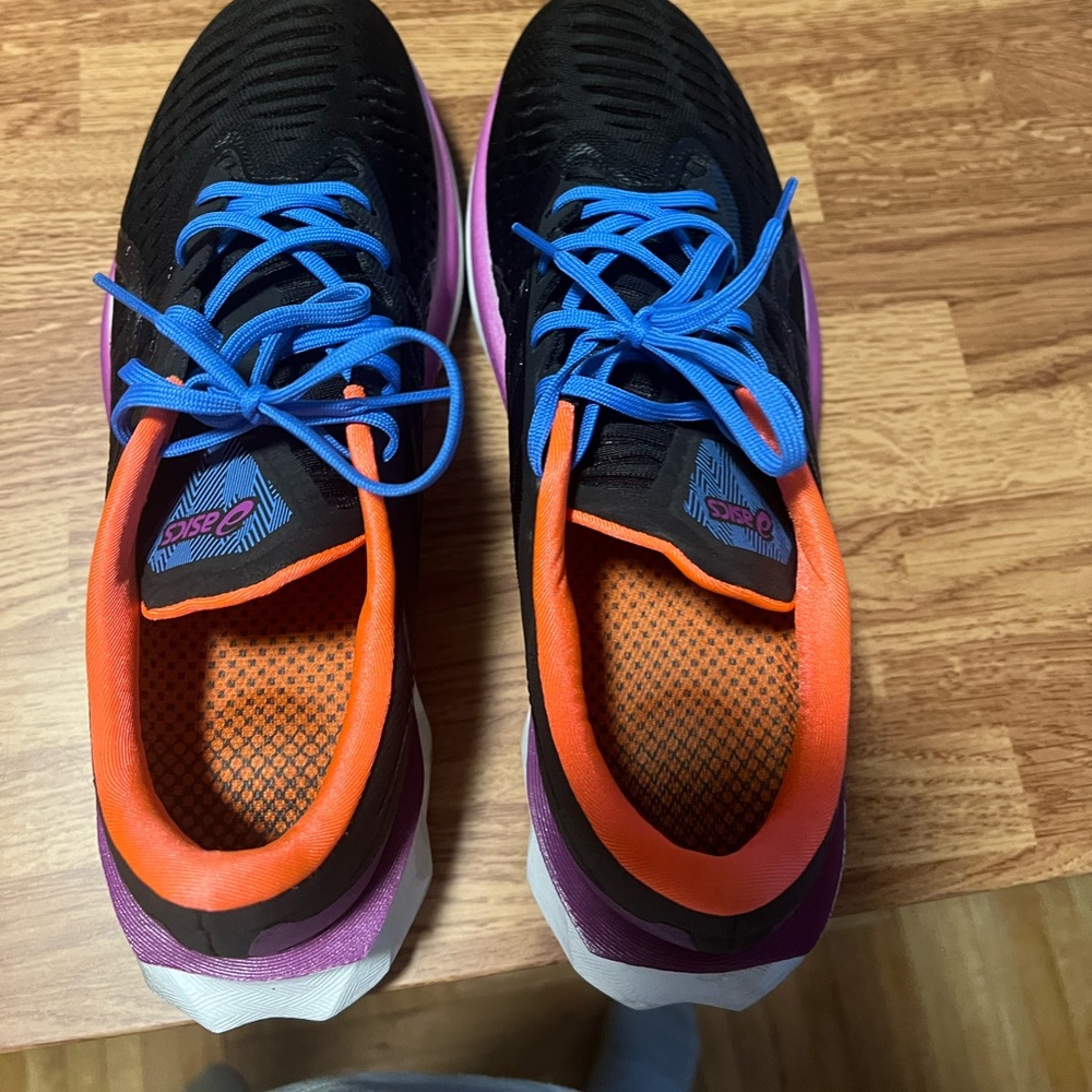 Size 8.5 ASICS